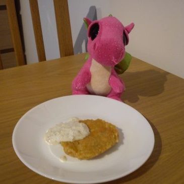 Placki marchewkowe z sosem porowo-rzodkiewkowym