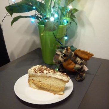 Tort bananowy z masą kajmakową