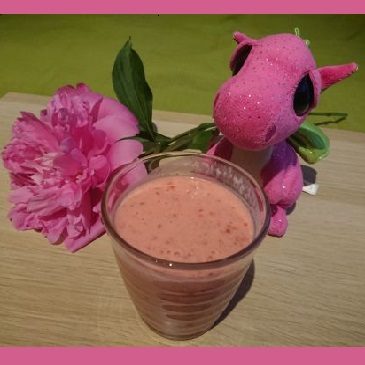 Szybki i zdrowy koktajl truskawkowy