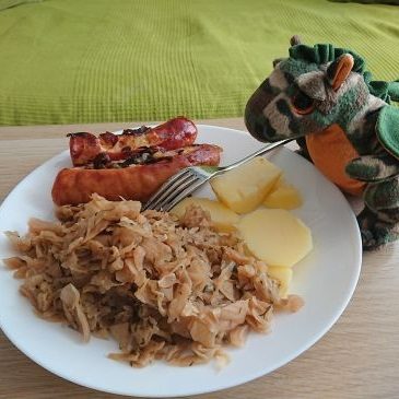 Młoda kapusta z koperkiem