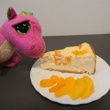 Sernik z brzoskwiniami