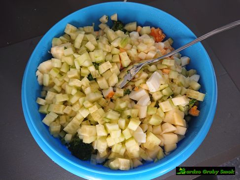 Sałatka makaronowa z brokułem i ogórkiem