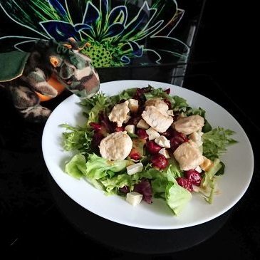 Sałatka z kurczakiem i wiśniami