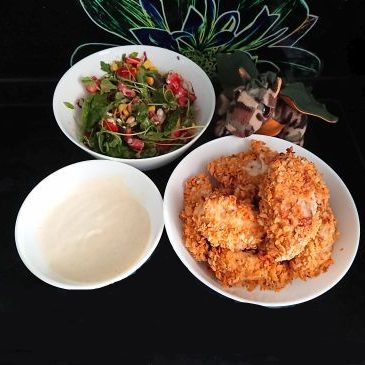 Kawałki kurczaka w panierce z płatków kukurydzianych