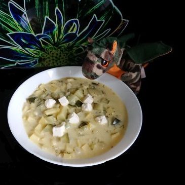 Wiosenna zupa cukiniowa z koperkiem