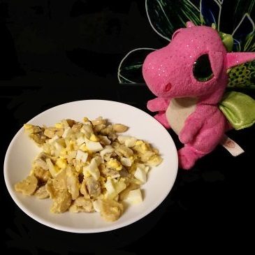 Sałatka śledziowa z grzybkami marynowanymi