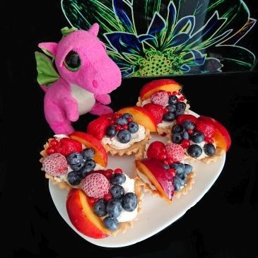 Kruche babeczki z owocami