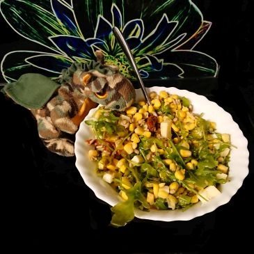 Sałatka z kukurydzą i suszonymi pomidorami