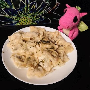 pierogi z boczkiem i pieczarkami