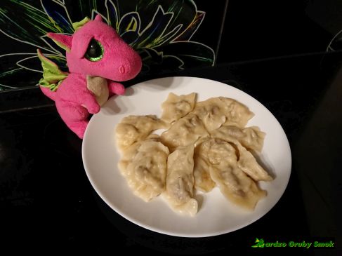 pierogi z pieczarkami i suszonymi pomidorami