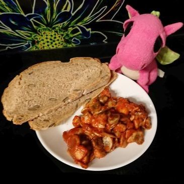 Sałatka ze śledzi z pieczarkami