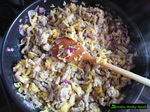 makaron z mięsem mielonym i cukinią