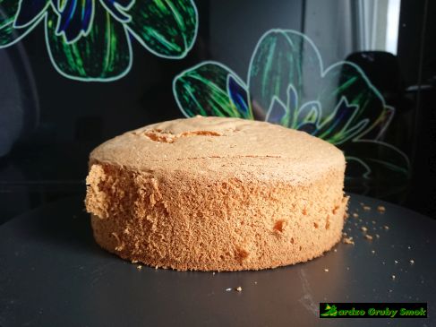 tort kakaowy z galaretką i owocami