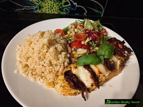 kurczak zapiekany z halloumi i suszonymi pomidorami