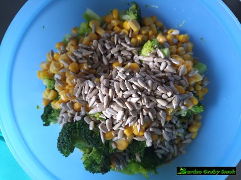 sałatka z brokułami i ananasem