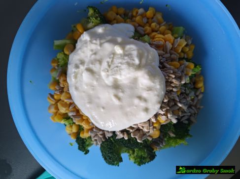 sałatka z brokułami i ananasem