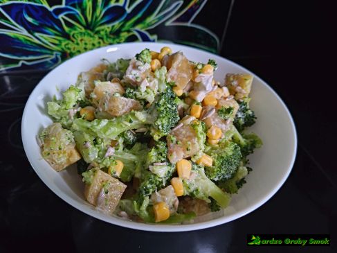 sałatka z brokułami i ananasem