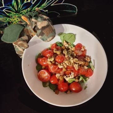 Sałatka z pieczonej cieciorki z roszponką